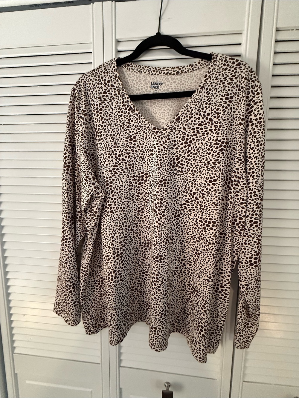 Lands' End Women's Cream & Brown Leopard Print V-Neck Long Sleeve Top